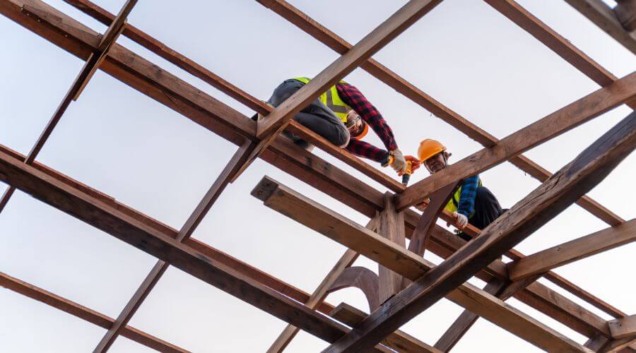 Professional gutter cleaning services in Lakewood, OH